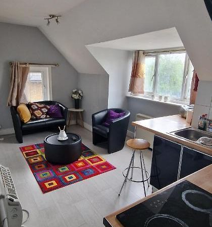 Cosy 2 Bedroom Flat - Sleeps 6 People - Close To Lewisham Dlr/Train Station London Exterior foto