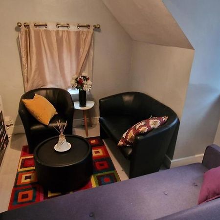 Cosy 2 Bedroom Flat - Sleeps 6 People - Close To Lewisham Dlr/Train Station London Exterior foto