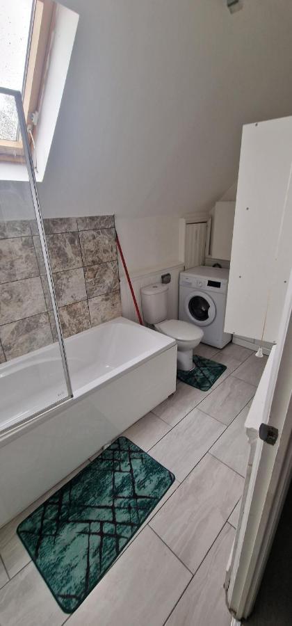 Cosy 2 Bedroom Flat - Sleeps 6 People - Close To Lewisham Dlr/Train Station London Exterior foto