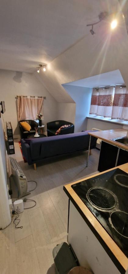 Cosy 2 Bedroom Flat - Sleeps 6 People - Close To Lewisham Dlr/Train Station London Exterior foto