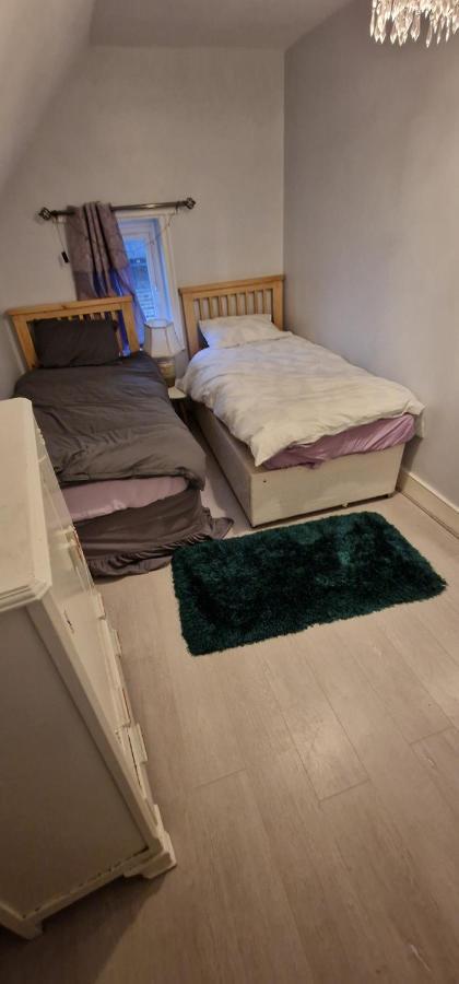 Cosy 2 Bedroom Flat - Sleeps 6 People - Close To Lewisham Dlr/Train Station London Exterior foto
