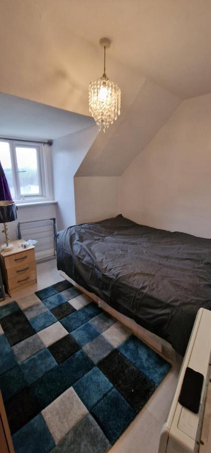 Cosy 2 Bedroom Flat - Sleeps 6 People - Close To Lewisham Dlr/Train Station London Exterior foto